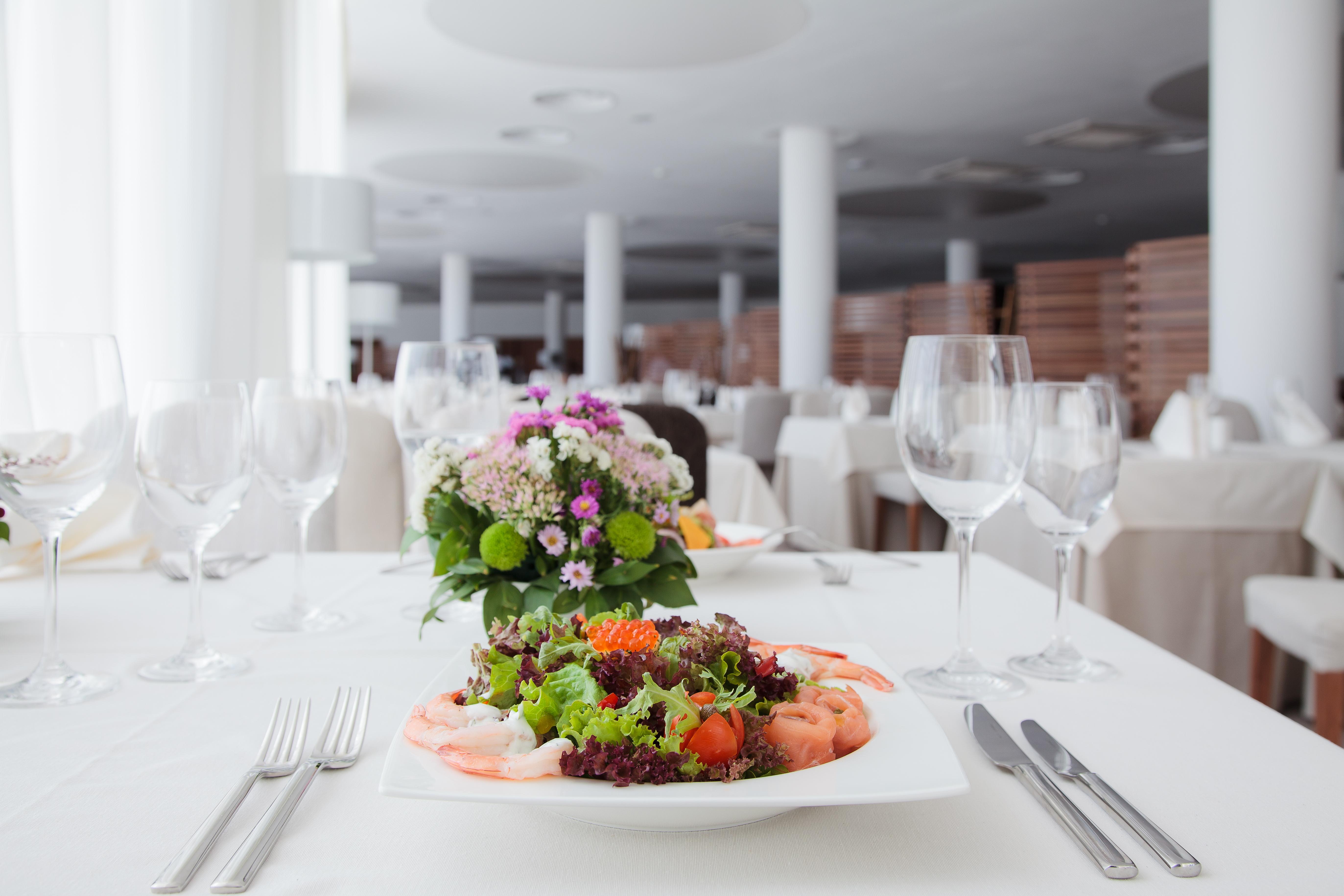 Lighthouse Golf & Spa Hotel Балчик Екстер'єр фото A salad on a plate