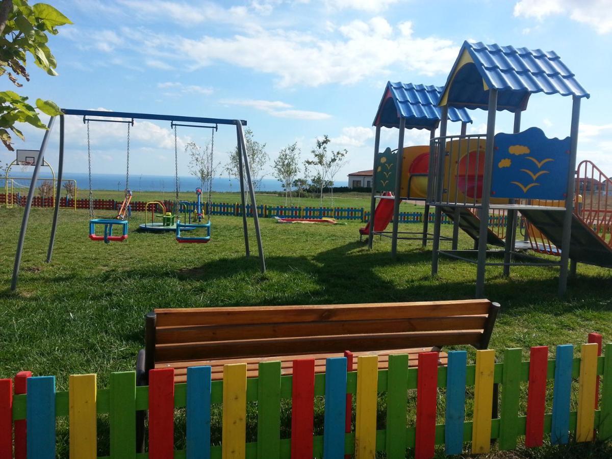 Lighthouse Golf & Spa Hotel Балчик Екстер'єр фото Playground in the village