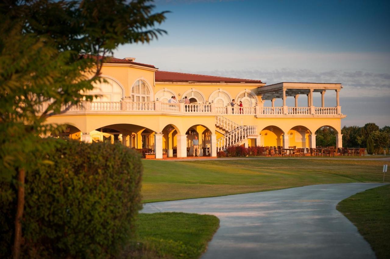 Lighthouse Golf & Spa Hotel Балчик Екстер'єр фото The clubhouse at the Royal Palm Golf and Country Club
